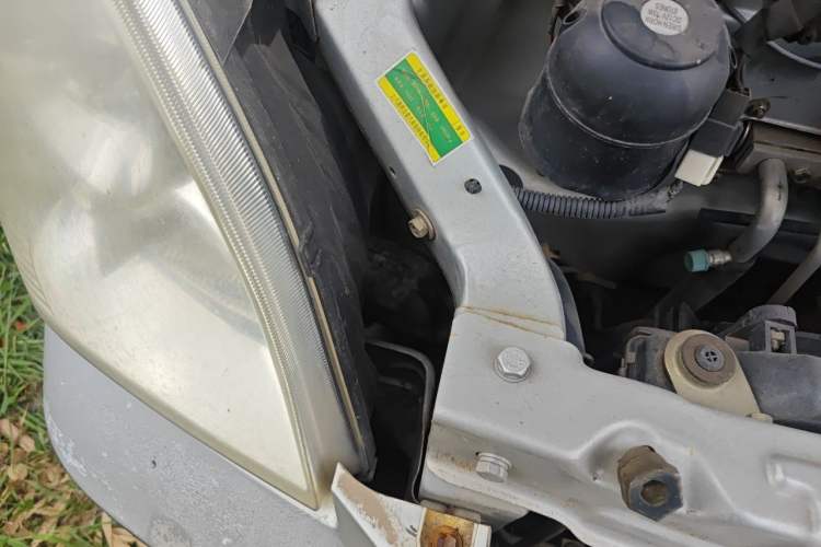 Used Wuling Rongguang 2011 1.5L Base Version Engine Bay Right