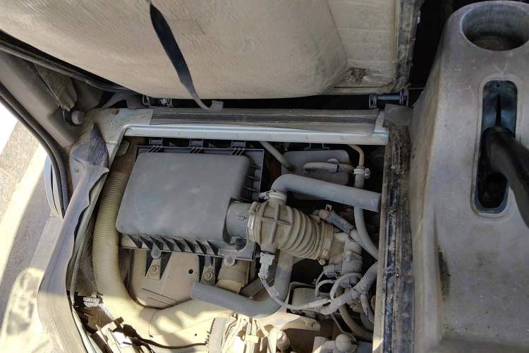 Used Wuling Rongguang 2011 1.2L Comfort Model Engine Bay Right