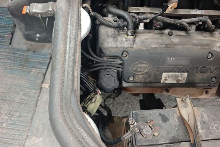Used Wuling Rongguang 2011 1.2L Base Version Engine Bay Right