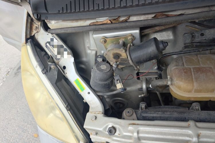 Used Wuling Rongguang 2011 1.2L Base Version Engine Bay Right