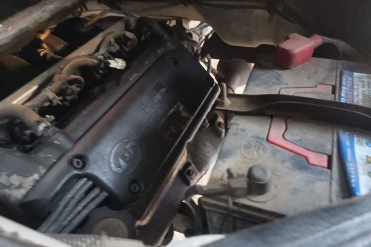 Used Wuling Rongguang 2011 1.2L Base Version Engine Bay Right
