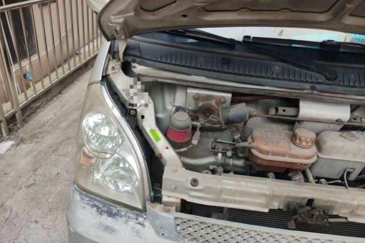 Used Wuling Rongguang 2011 1.2L Standard Version Engine Bay Right