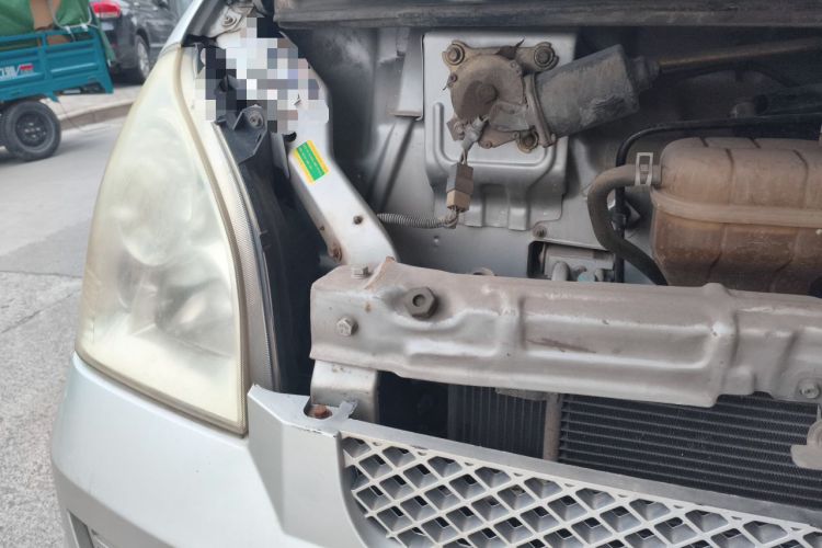 Used Wuling Rongguang 2011 1.2L Base Version Engine Bay Right