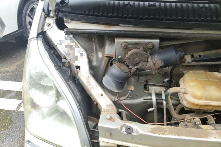 Used Wuling Rongguang 2011 1.2L Base Version Engine Bay Right