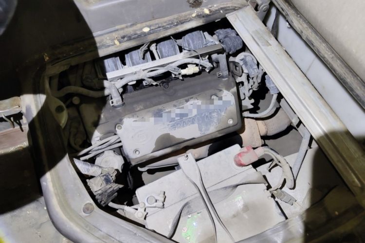 Used Wuling Rongguang 2011 1.2L Standard Version Engine Bay Right