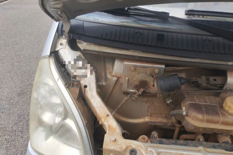 Used Wuling Rongguang 2011 1.2L Standard Version Engine Bay Right