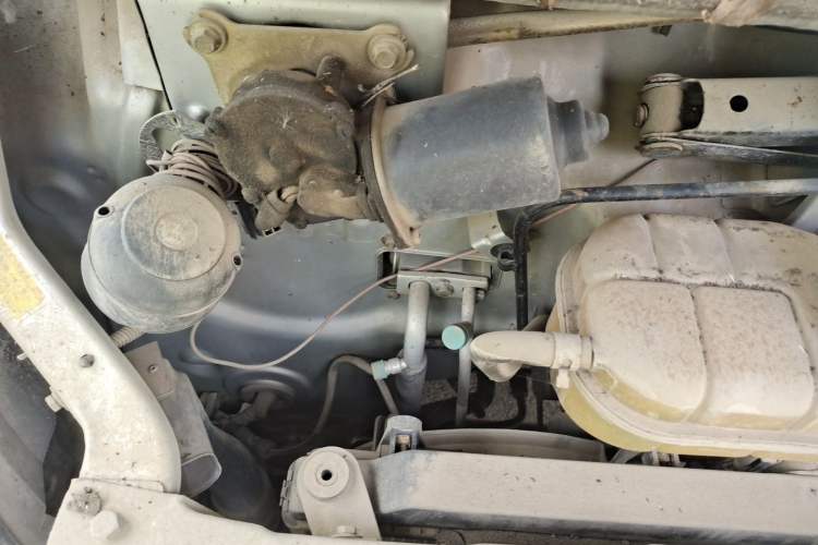 Used Wuling Rongguang 2011 1.2L Standard Version Engine Bay Right