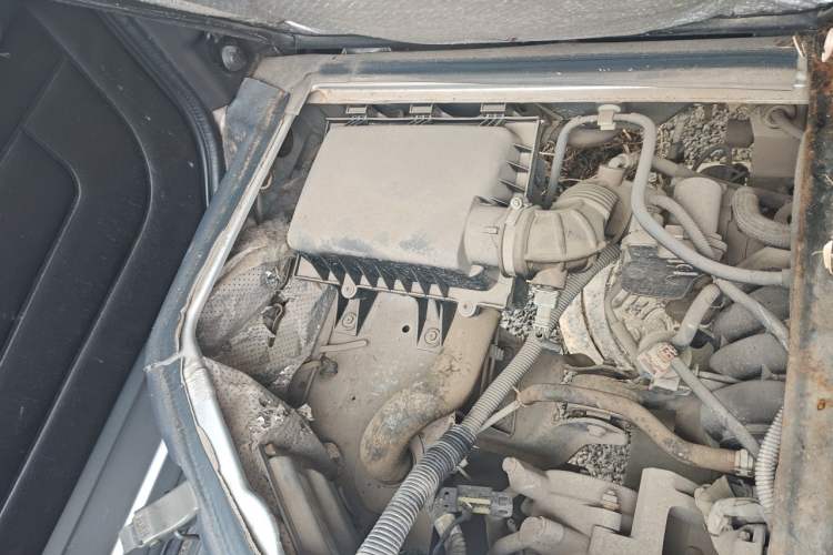 Used Wuling Rongguang 2011 1.2L Base Version Engine Bay Right