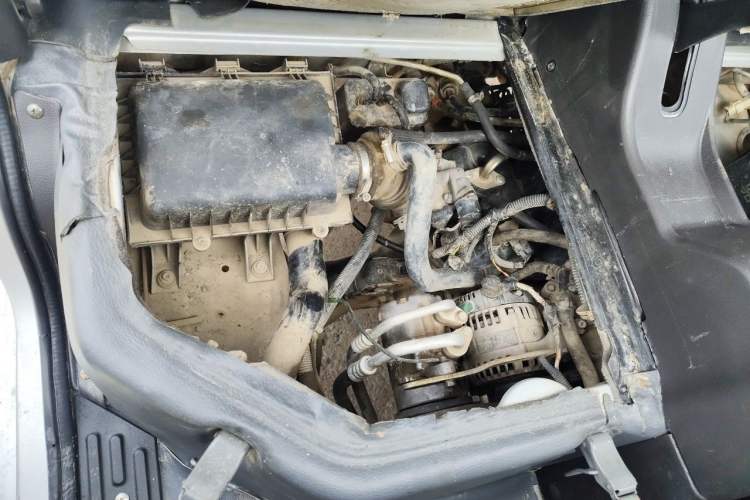 Used Wuling Rongguang 2011 1.2L Base Version Engine Bay Right