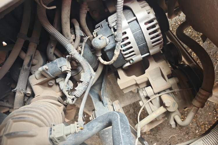 Used Wuling Rongguang 2011 1.2L Standard Version Engine Bay Right