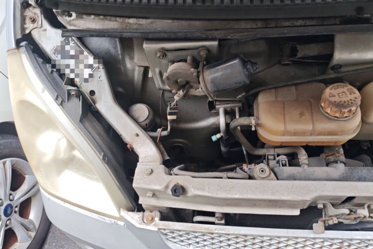 Used Wuling Rongguang 2011 1.2L Base Version Engine Bay Right