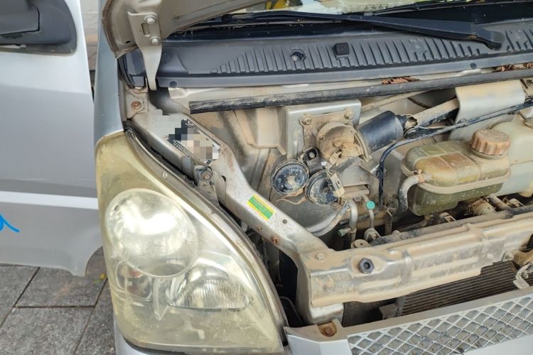 Used Wuling Rongguang 2011 1.2L Base Version Engine Bay Right