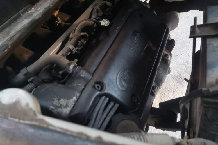 Used Wuling Rongguang 2011 1.2L Base Version Engine Bay