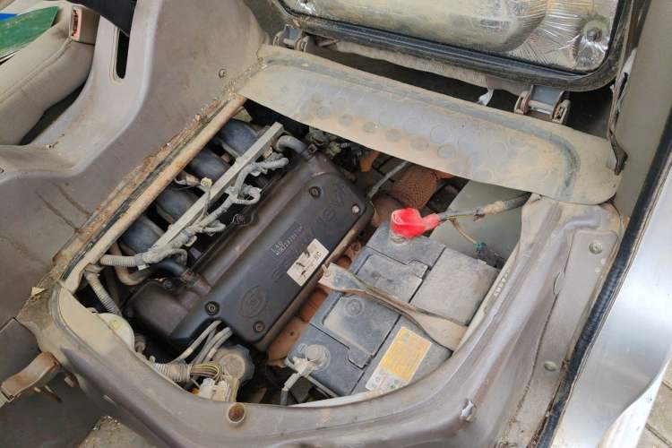 Used Wuling Rongguang 2011 1.2L Comfort Model Engine Bay