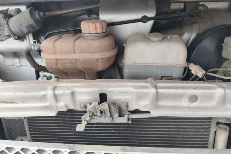Used Wuling Rongguang 2011 1.2L Base Version Engine Bay