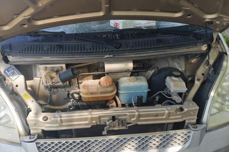 Used Wuling Rongguang 2011 1.2L Standard Version Engine Bay
