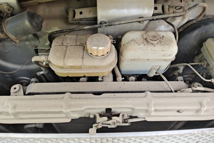 Used Wuling Rongguang 2011 1.2L Standard Version Engine Bay