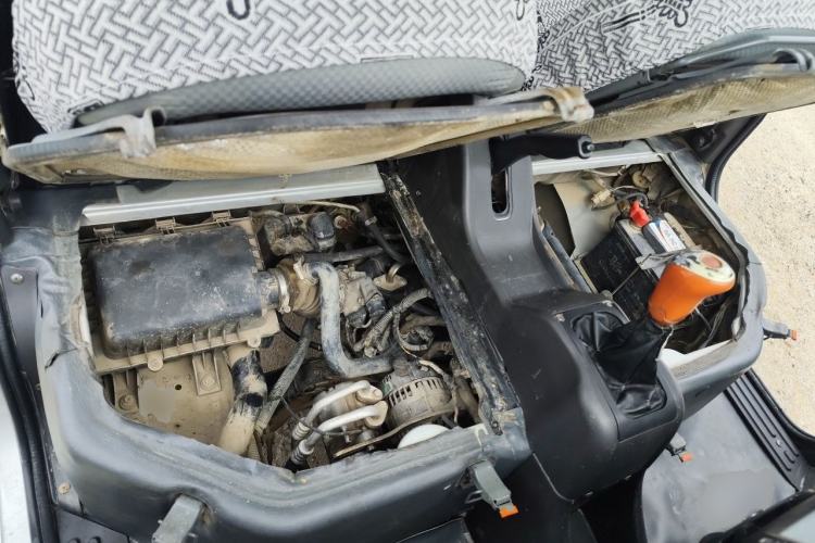 Used Wuling Rongguang 2011 1.2L Base Version Engine Bay