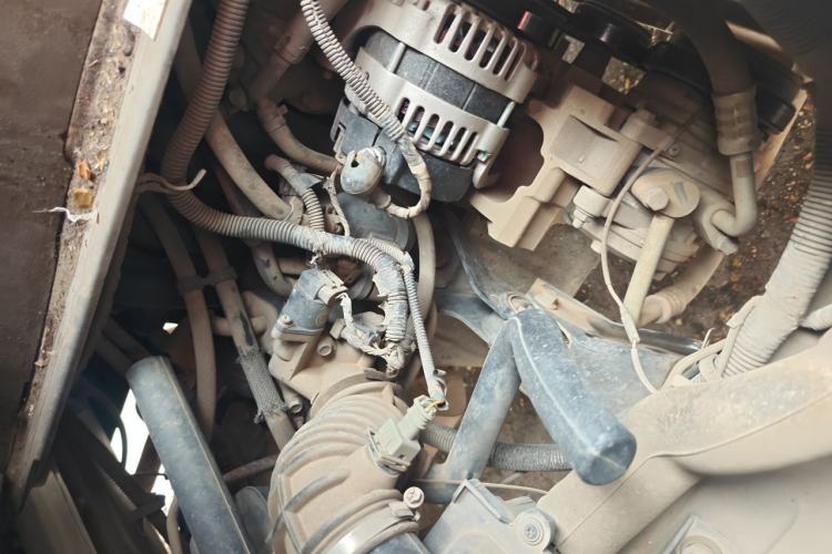 Used Wuling Rongguang 2011 1.2L Standard Version Engine Bay