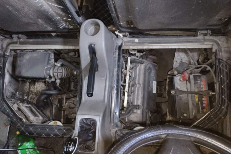 Used Wuling Rongguang 2011 1.2L Standard Version Engine Bay