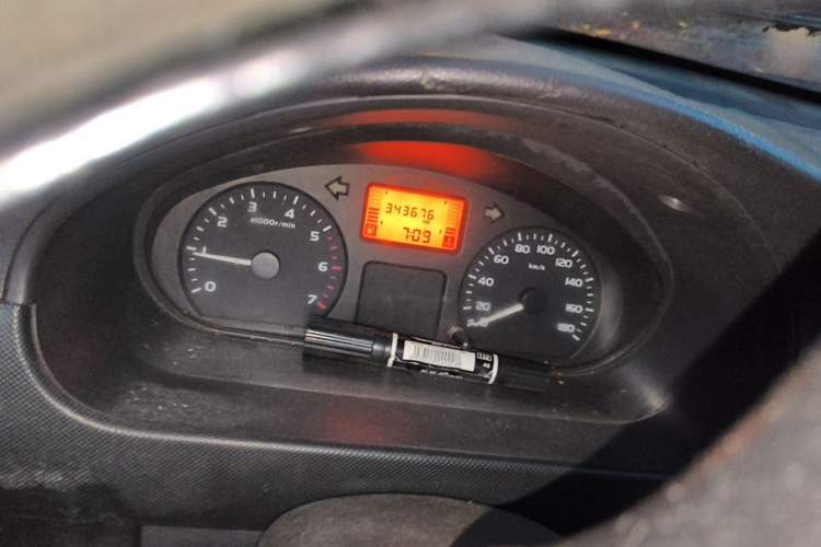 Used Wuling Rongguang 2011 1.2L Base Version Odometer Close Up