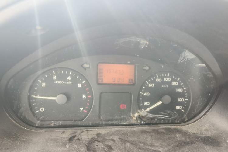 Used Wuling Rongguang 2011 1.2L Base Version Odometer Close Up