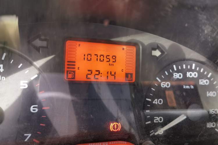 Used Wuling Rongguang 2011 1.2L Base Version Odometer Close Up