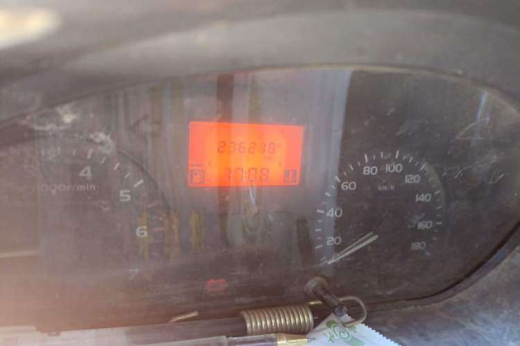 Used Wuling Rongguang 2011 1.2L Base Version Odometer Close Up