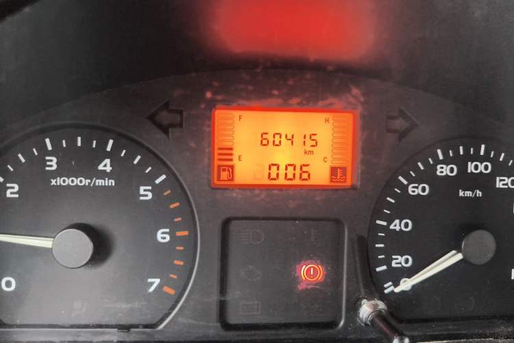 Used Wuling Rongguang 2011 1.2L Standard Version Odometer Close Up