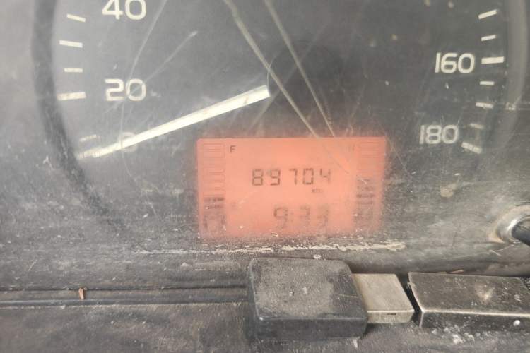 Used Wuling Rongguang 2011 1.2L Base Version Odometer Close Up