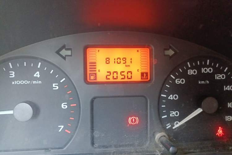 Used Wuling Rongguang 2011 1.2L Base Version Odometer Close Up