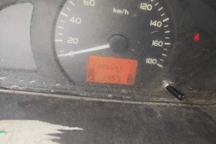 Used Wuling Rongguang 2011 1.2L Standard Version Odometer Close Up
