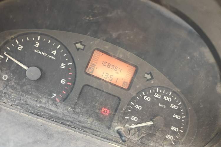 Used Wuling Rongguang 2011 1.2L Standard Version Odometer Close Up