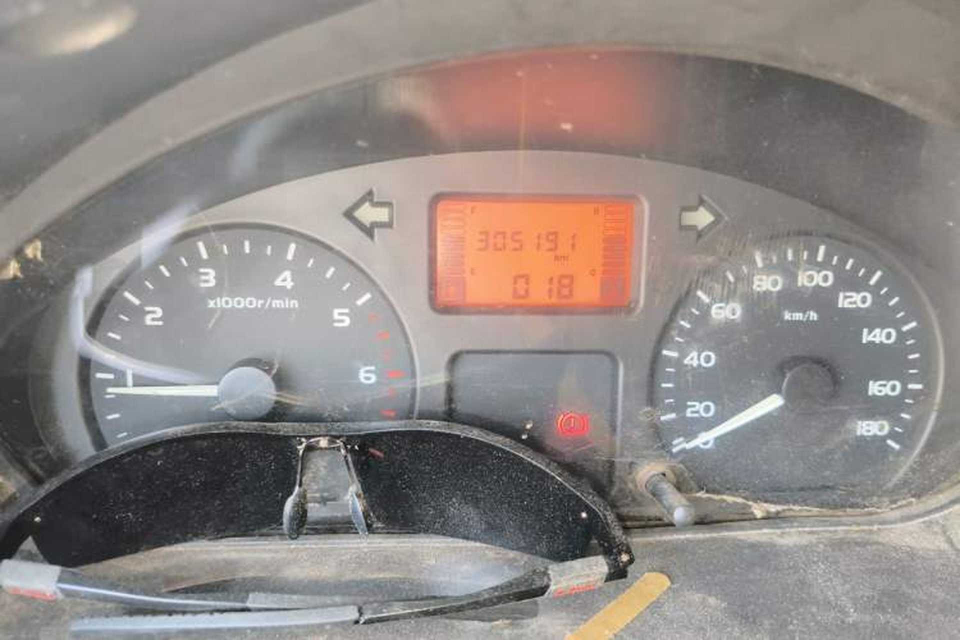 Used Wuling Rongguang 2011 1.2L Base Version Odometer Close Up