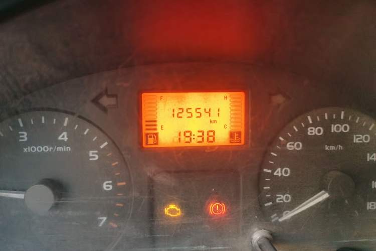 Used Wuling Rongguang 2011 1.2L Base Version Odometer Close Up