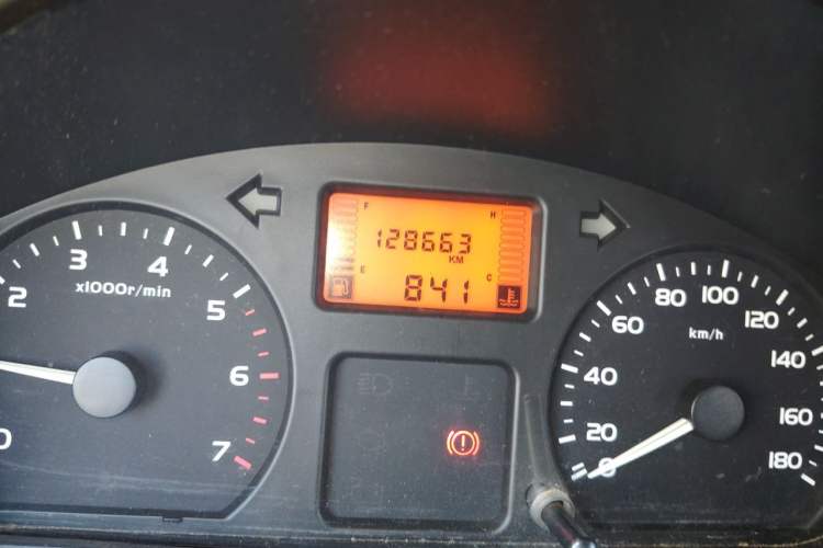 Used Wuling Rongguang 2011 1.5L Base Version Odometer Close Up
