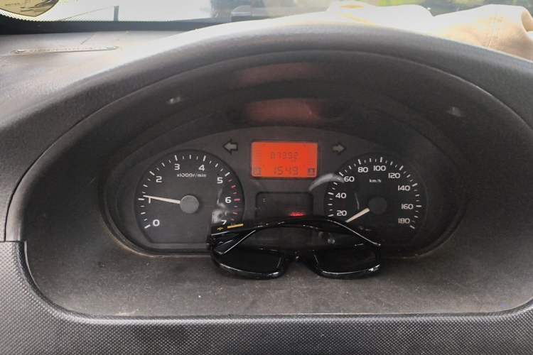 Used Wuling Rongguang 2011 1.2L Base Version Odometer Close Up