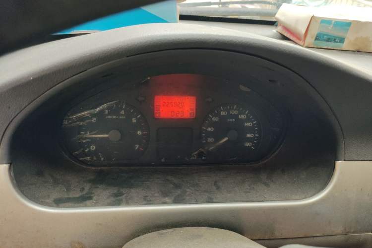Used Wuling Rongguang 2011 1.2L Standard Version Odometer Close Up