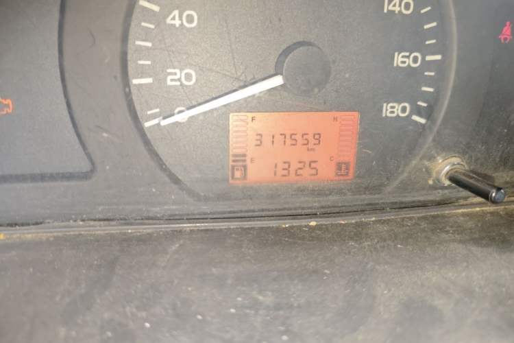 Used Wuling Rongguang 2011 1.2L Base Version Odometer Close Up
