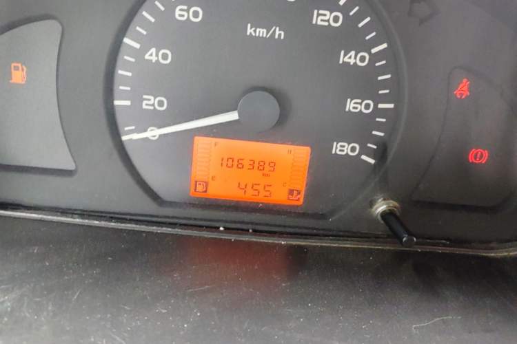 Used Wuling Rongguang 2011 1.2L Base Version Odometer Close Up
