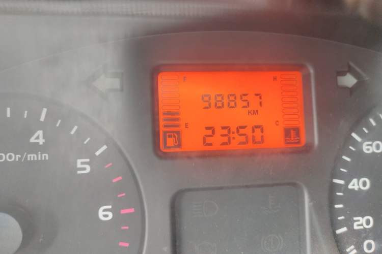 Used Wuling Rongguang 2011 1.2L Standard Version Odometer Close Up