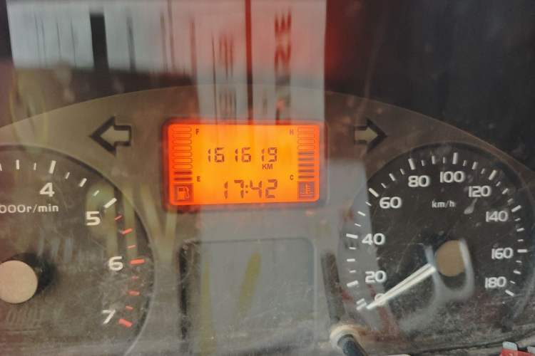 Used Wuling Rongguang 2011 1.2L Comfort Model Odometer Close Up