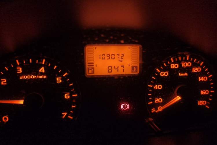 Used Wuling Rongguang 2011 1.2L Standard Version Odometer Close Up