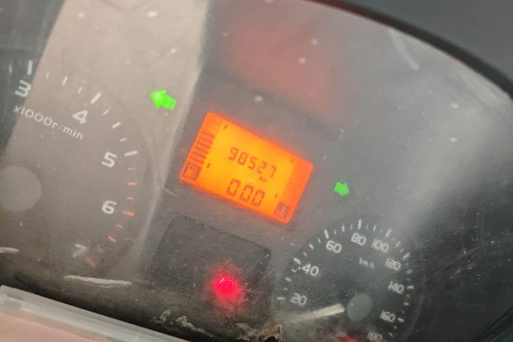 Used Wuling Rongguang 2011 1.2L Base Version Odometer Close Up