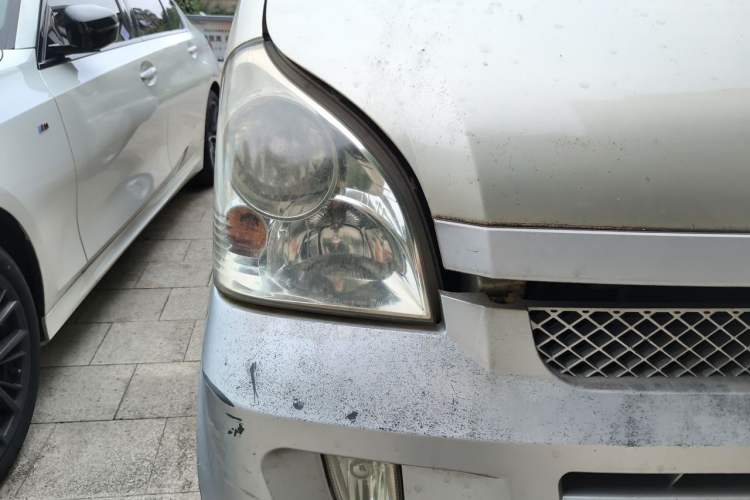 Used Wuling Rongguang 2011 1.2L Standard Version Right Front Headlight