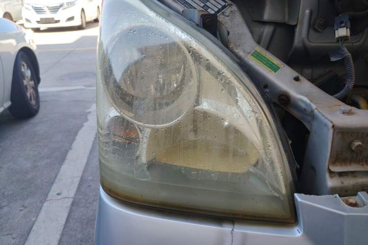 Used Wuling Rongguang 2011 1.5L Base Version Right Front Headlight