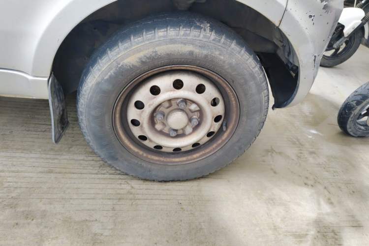 Used Wuling Rongguang 2011 1.2L Base Version Right Front Wheel Hub