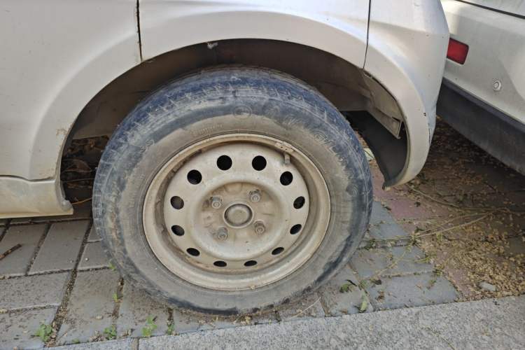 Used Wuling Rongguang 2011 1.2L Base Version Right Front Wheel Hub