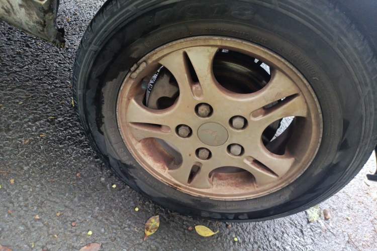 Used Wuling Rongguang 2011 1.2L Base Version Right Front Wheel Hub