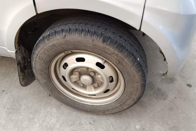 Used Wuling Rongguang 2011 1.2L Base Version Right Front Wheel Hub